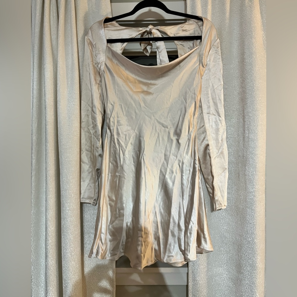 Selfie Leslie mini dress with open back/bow tie. NWT. Size small